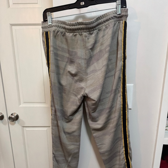 Z Supply camo joggers/sweatpants - Picture 2 of 5